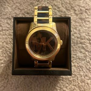MICHAEL KORS
Runway Brown Dial Gold Tone Steel and Acetate Ladies